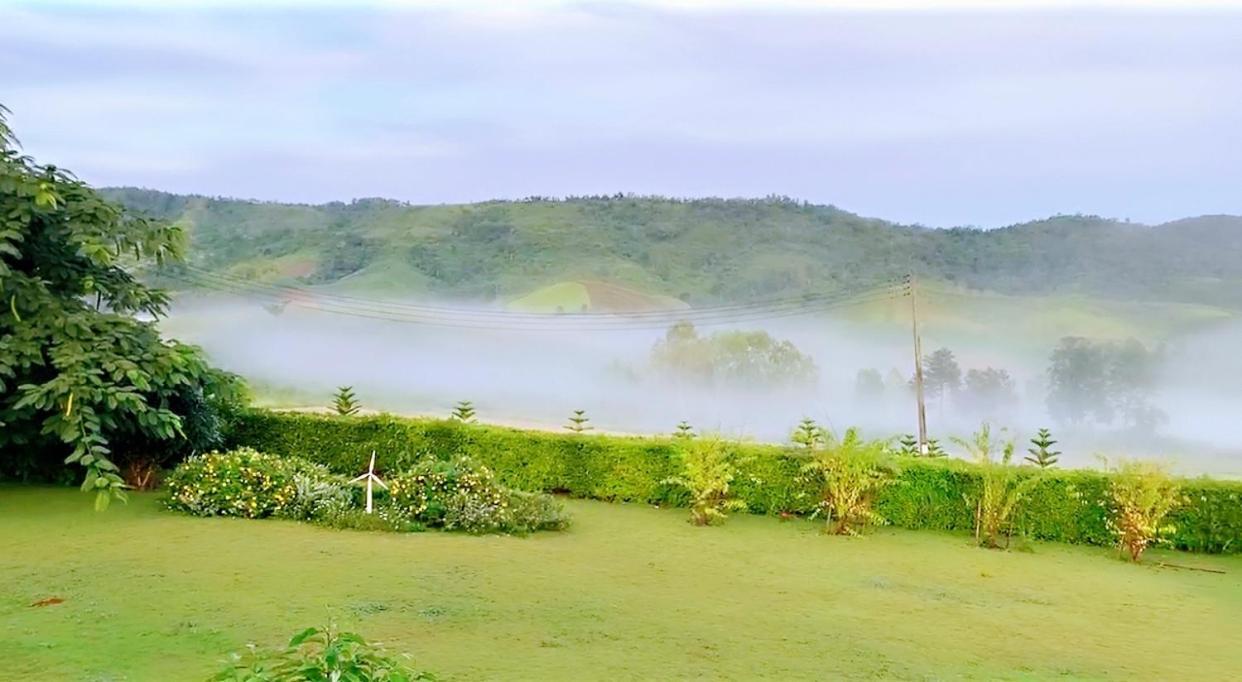 Misty English Cottage Ban Non Na Yao Buitenkant foto